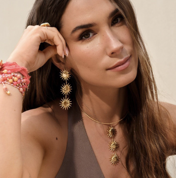 PENDIENTES LARGOS TIARE DORADO